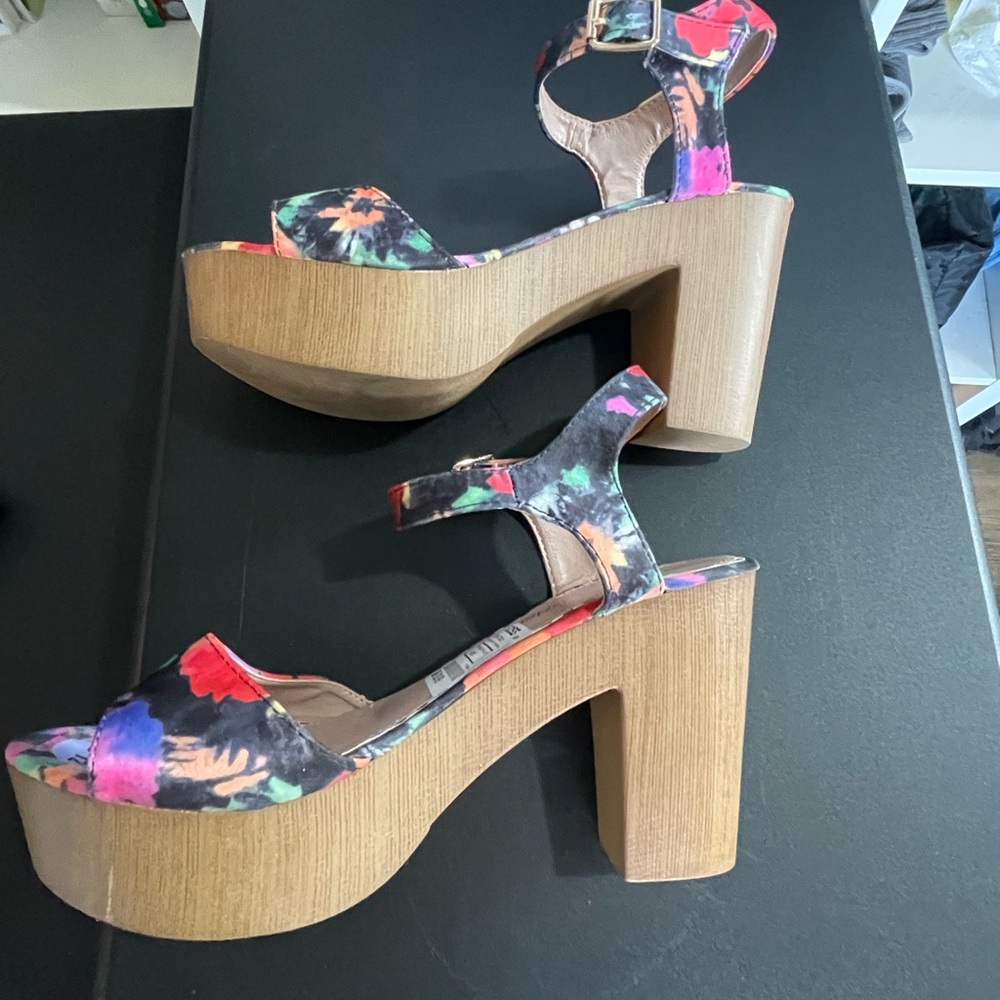 Betsey Johnson Floral Platform Heels - Picture 3 of 7
